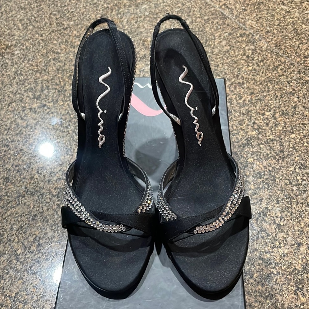 Black heel with sparkly diamonds around front & back. Nina heel